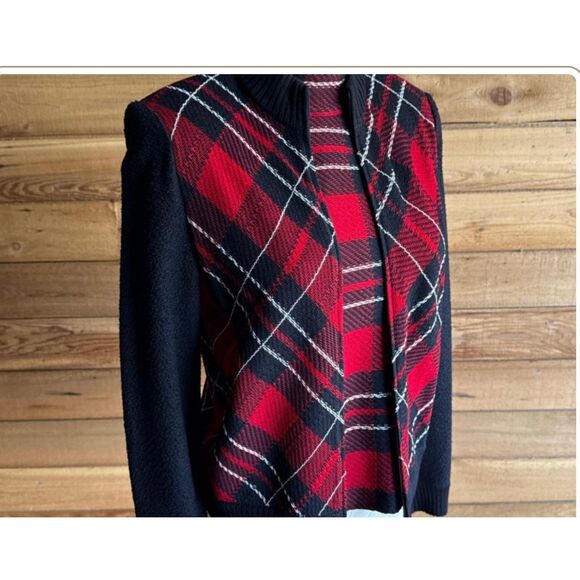 St. John Collection Tartan Jacket and Sleeveless Shirt Set - Picture 4 of 12